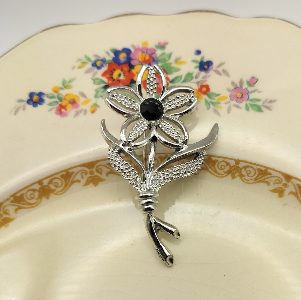 Vintage Sarah Coventry Silver-Tone Floral Brooch With Black rhinestone